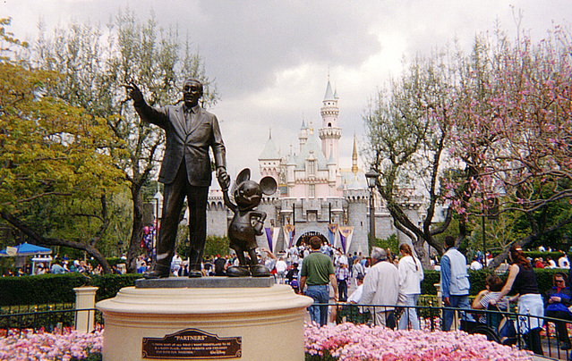 5 most happening Disneyland in the world
